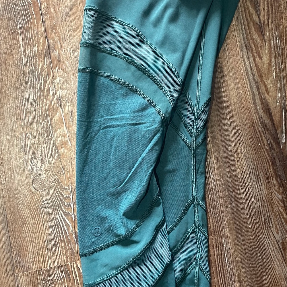 Lululemon mesh leggings - Picture 3 of 8